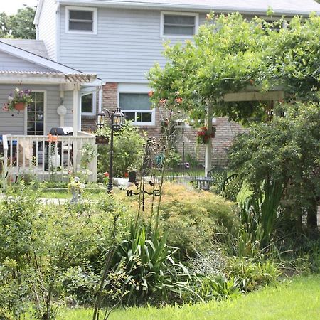 Carrousel Bed & Breakfast Cayuga エクステリア 写真