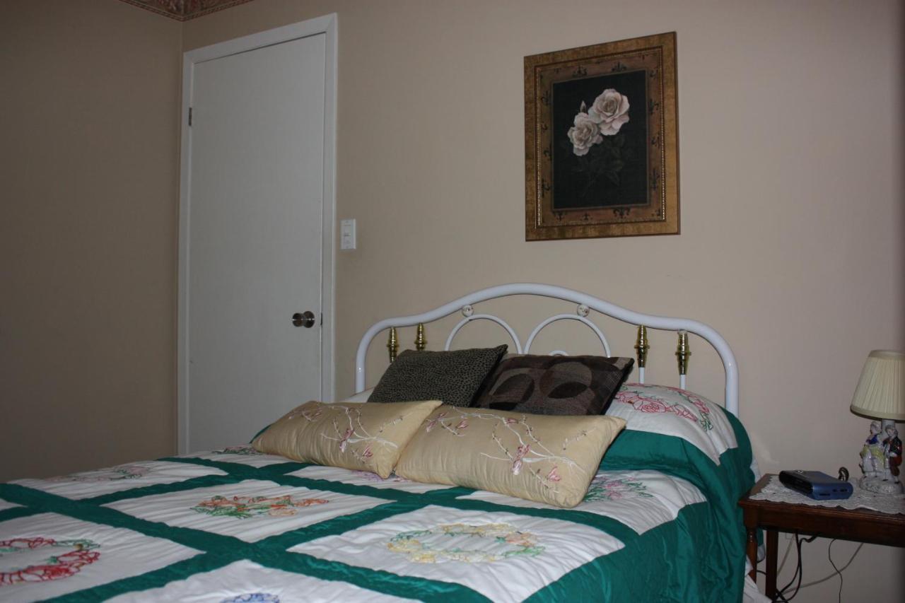 Carrousel Bed & Breakfast Cayuga 部屋 写真