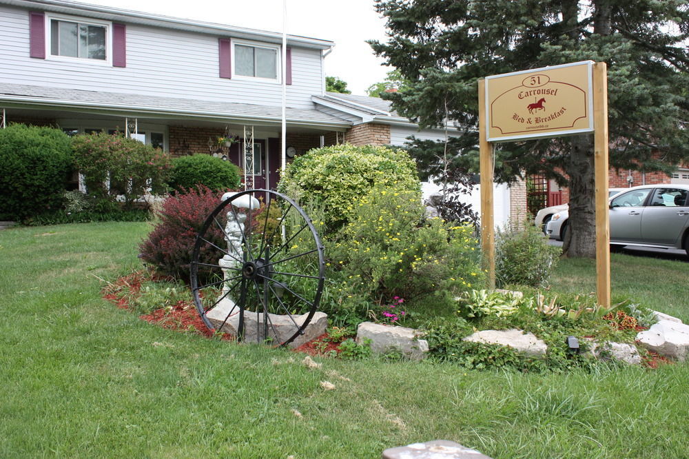 Carrousel Bed & Breakfast Cayuga エクステリア 写真