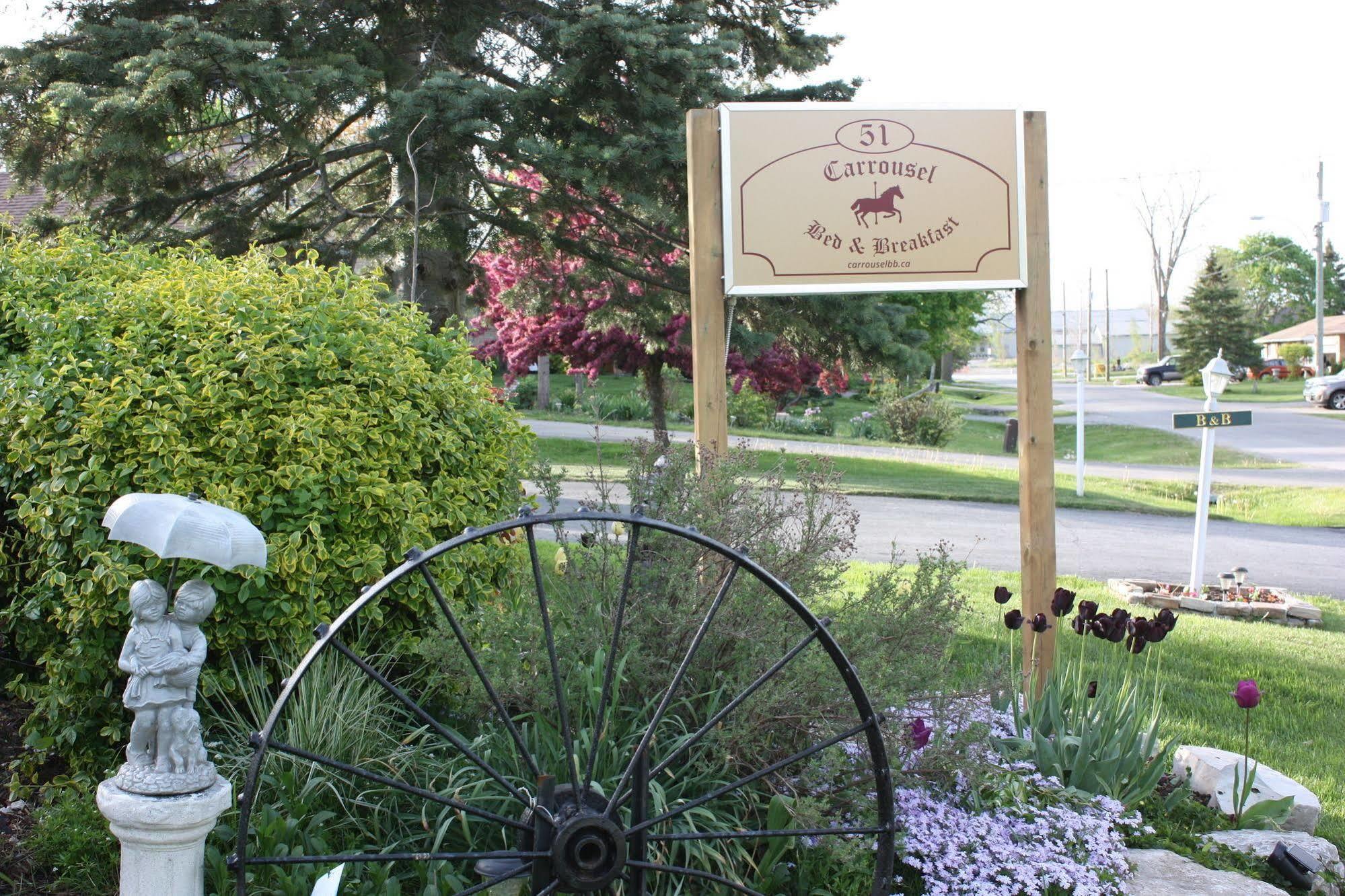 Carrousel Bed & Breakfast Cayuga エクステリア 写真